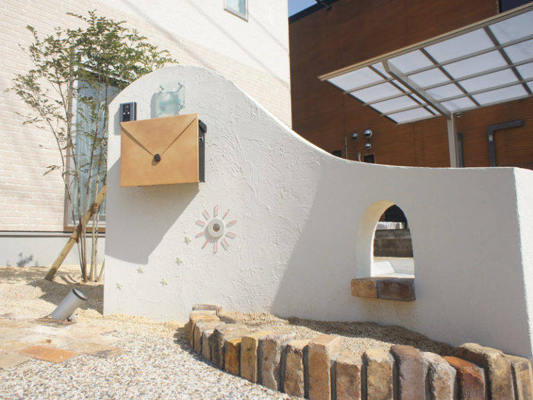 家族の想いが輝く門柱　近江八幡市