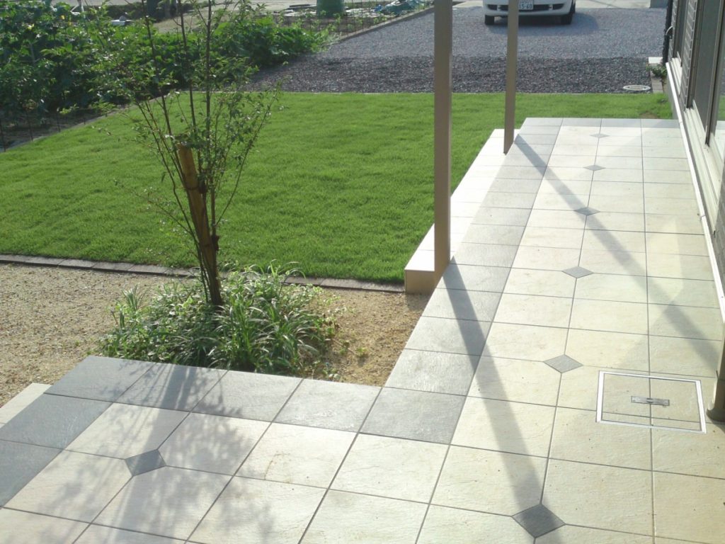 デザイン壁で玄関前をグレードアップ　草津市