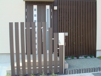 玄関の目隠しを兼ねたデザイン 守山市 京阪グリーン 滋賀 京都 大阪のエクステリア ガーデン 外構工事