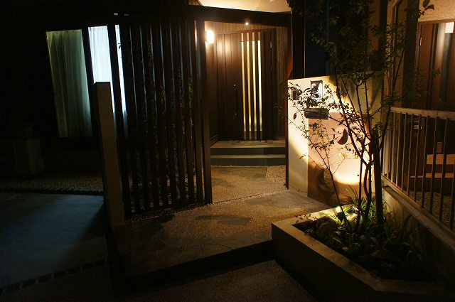 和風モダンなオープン外構をライトアップ 京阪グリーン 滋賀 京都 大阪のエクステリア ガーデン 外構工事