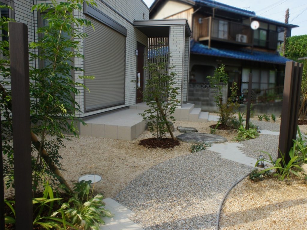 やさしい色と曲線のナチュラル外構　大津市