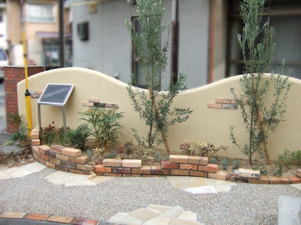 曲線で表現したプロバンス風外構