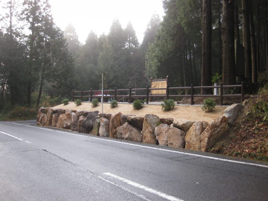 地域に密着　大石 義民の碑整備　大津市