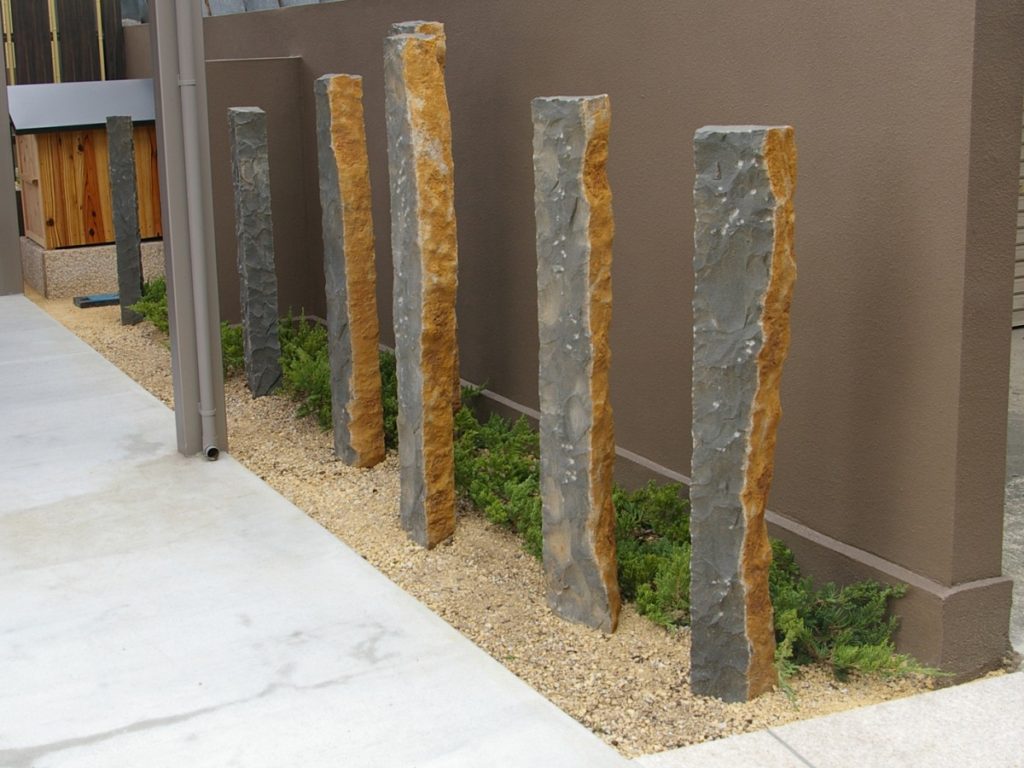 風格のあるお庭にモダンな門柱　大津市