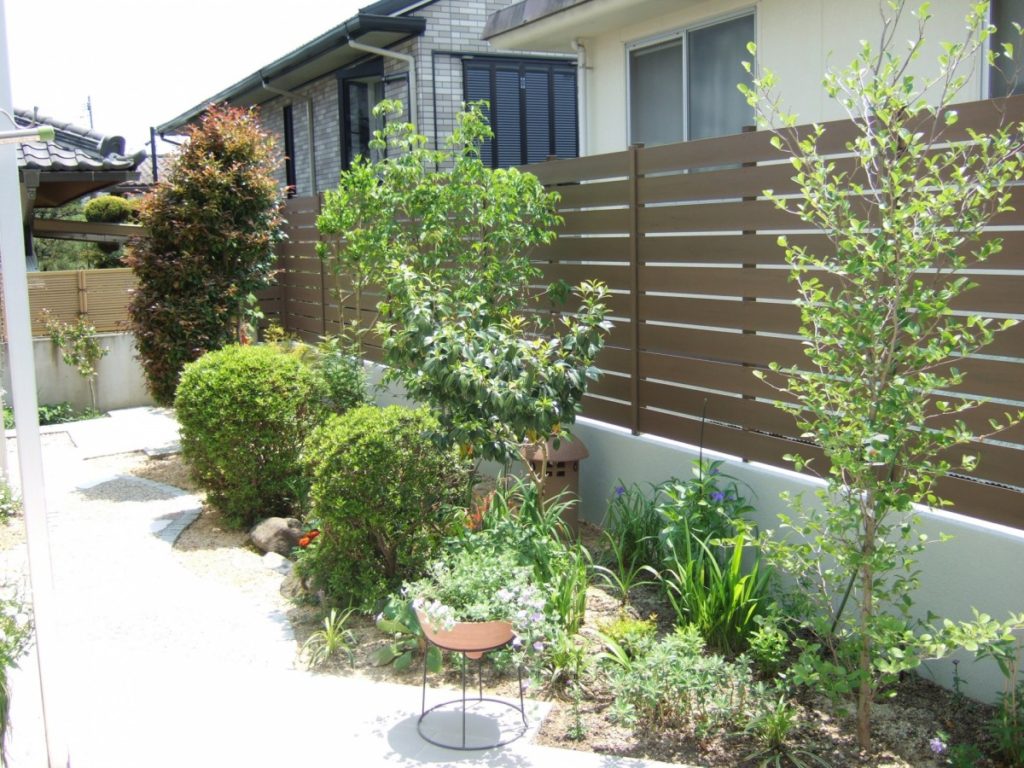 石張りの明るいお庭は120％活用できます　大津市