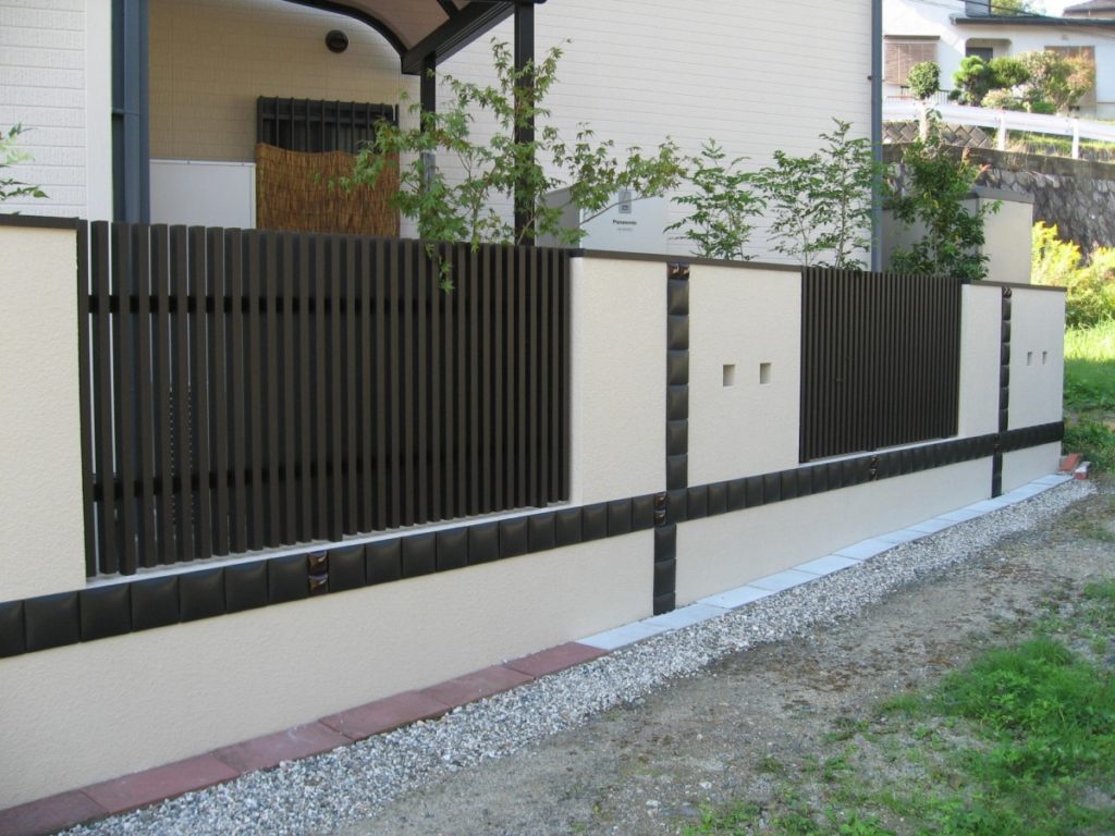 格子フェンスで風と光までもデザイン　大津市