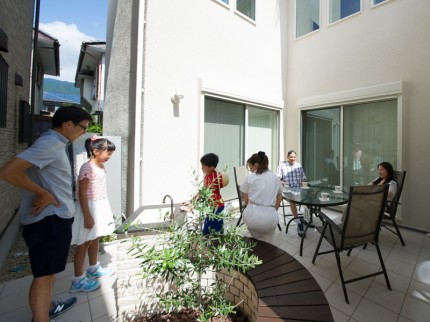 中庭スペースが集いの場に。