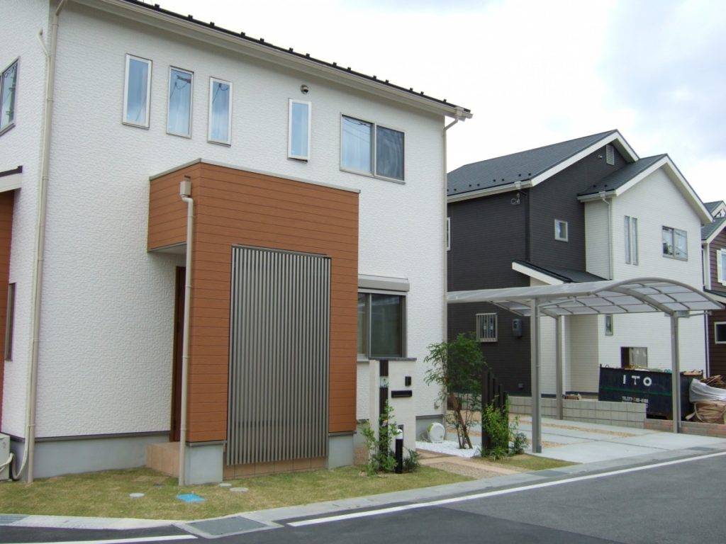 縦格子を揃えたシンプルスタイル　草津市