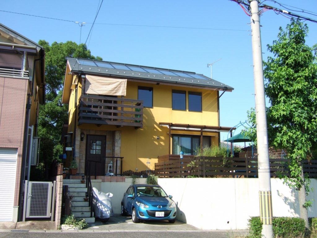 ダークブラウンで統一したガーデンテラス　大津市