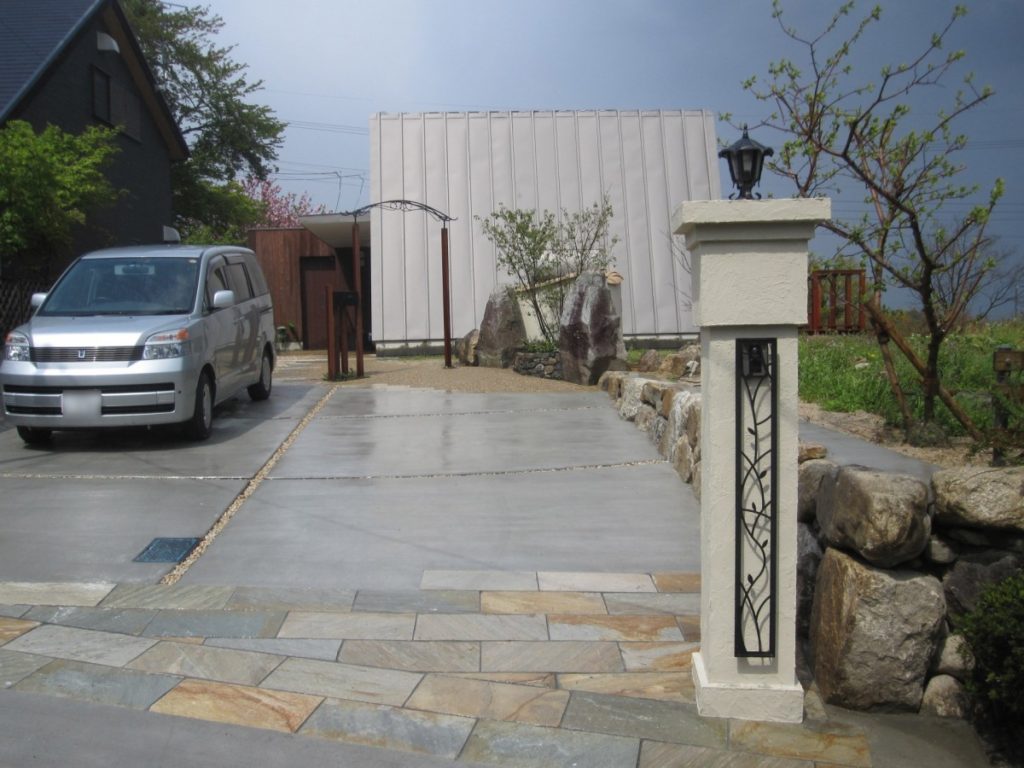 石を活かしたモダンなデザイン　大津市