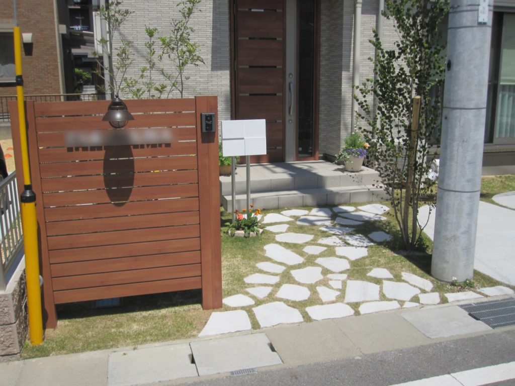 木製門柱　実はアルミ素材です！　守山市