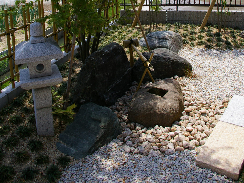 六方石の板石　高級感のある純和庭　草津市