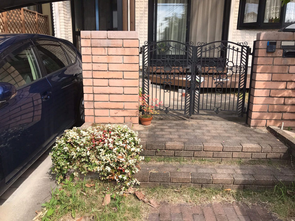 既存の門柱本体をそのままに　大津市