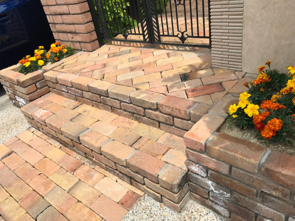 既存の門柱本体をそのままに　大津市