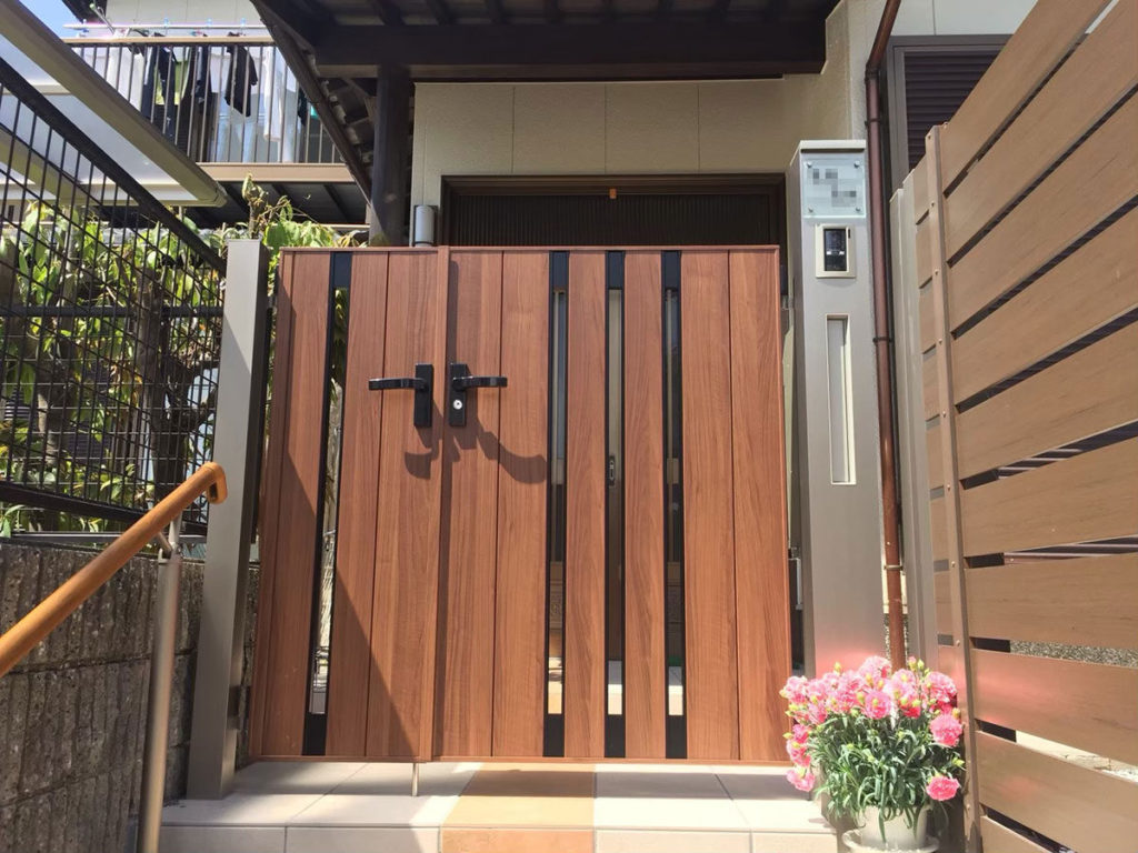 アプローチ階段を明るいイメージに一新　大津市