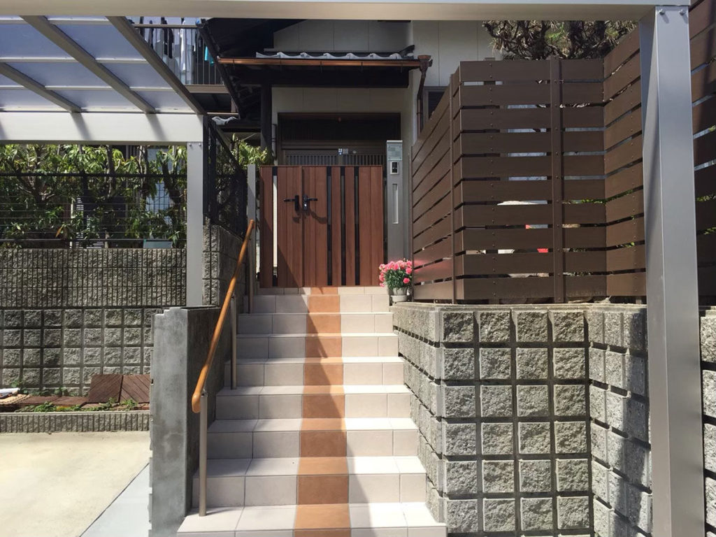 アプローチ階段を明るいイメージに一新　大津市