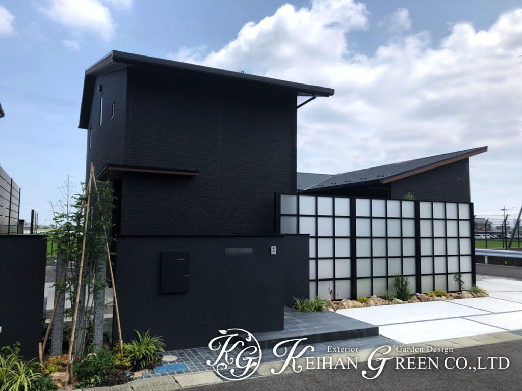 シャープなデザインのエクステリア　草津市