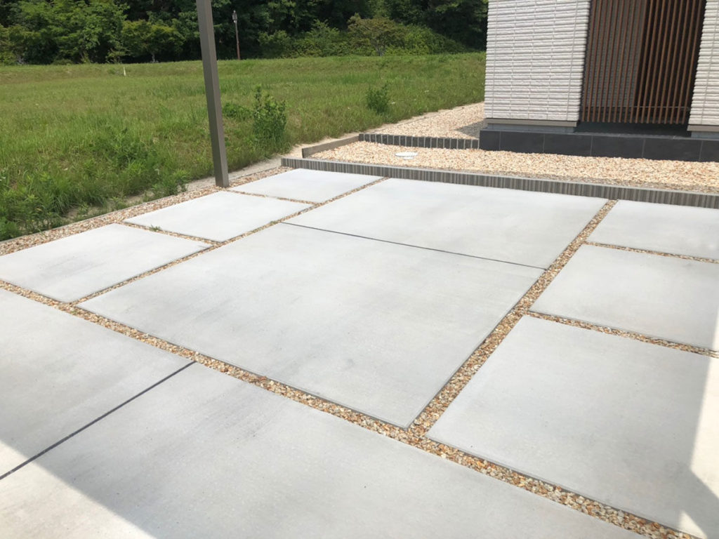 存在感たっぷりのシンプルな門柱　大津市