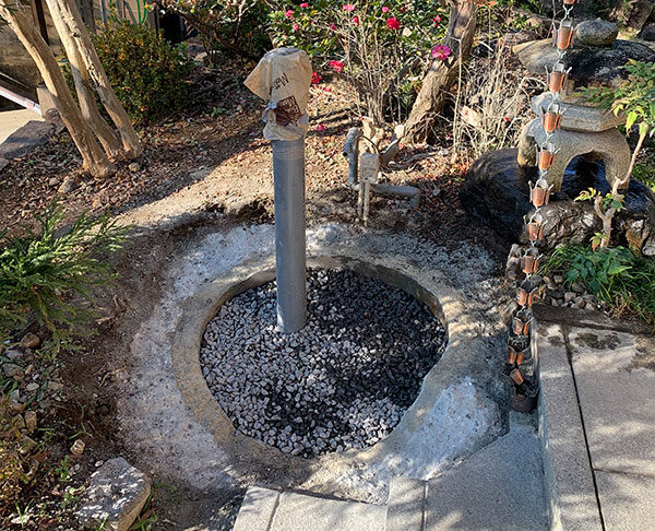 井戸 の ある 庭