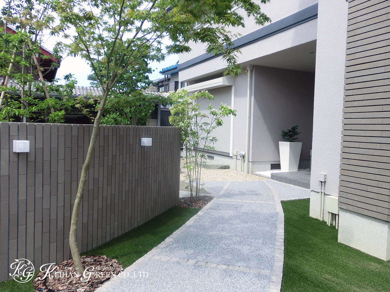 大胆なデザインのカーポートとテラス屋根が緑に映える空間 野洲市 京阪グリーン 滋賀 京都 大阪のエクステリア ガーデン 外構工事