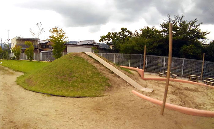 トンネルすべり台を施工しました