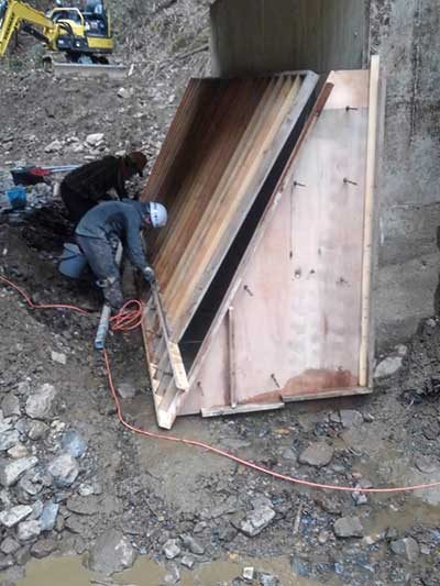 川の護岸工事、完了が近づいてきました