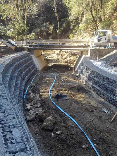 川の護岸工事、完了が近づいてきました