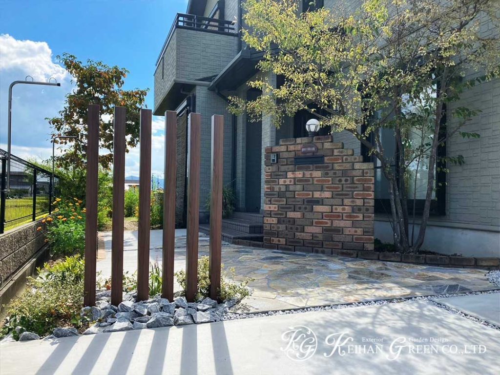 玄関アプローチを石張りにドレスアップ　草津市