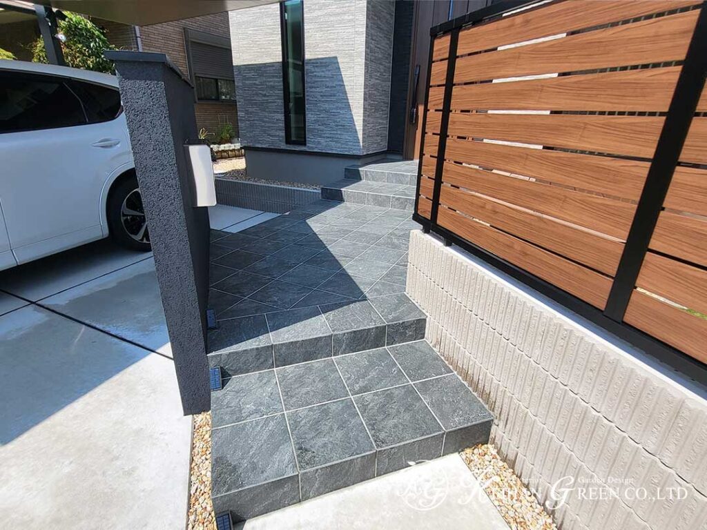 直線美と素材感が映える、洗練された外構デザイン　大津市