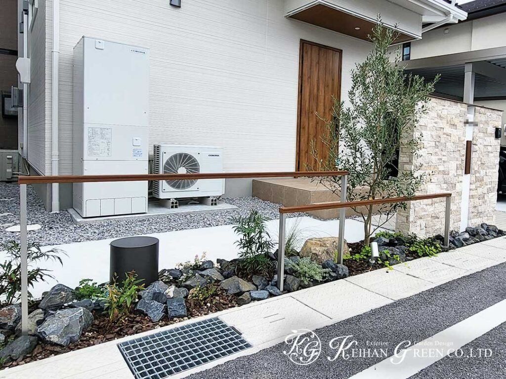 石貼り門袖が主役の新築外構コーディネート　彦根市