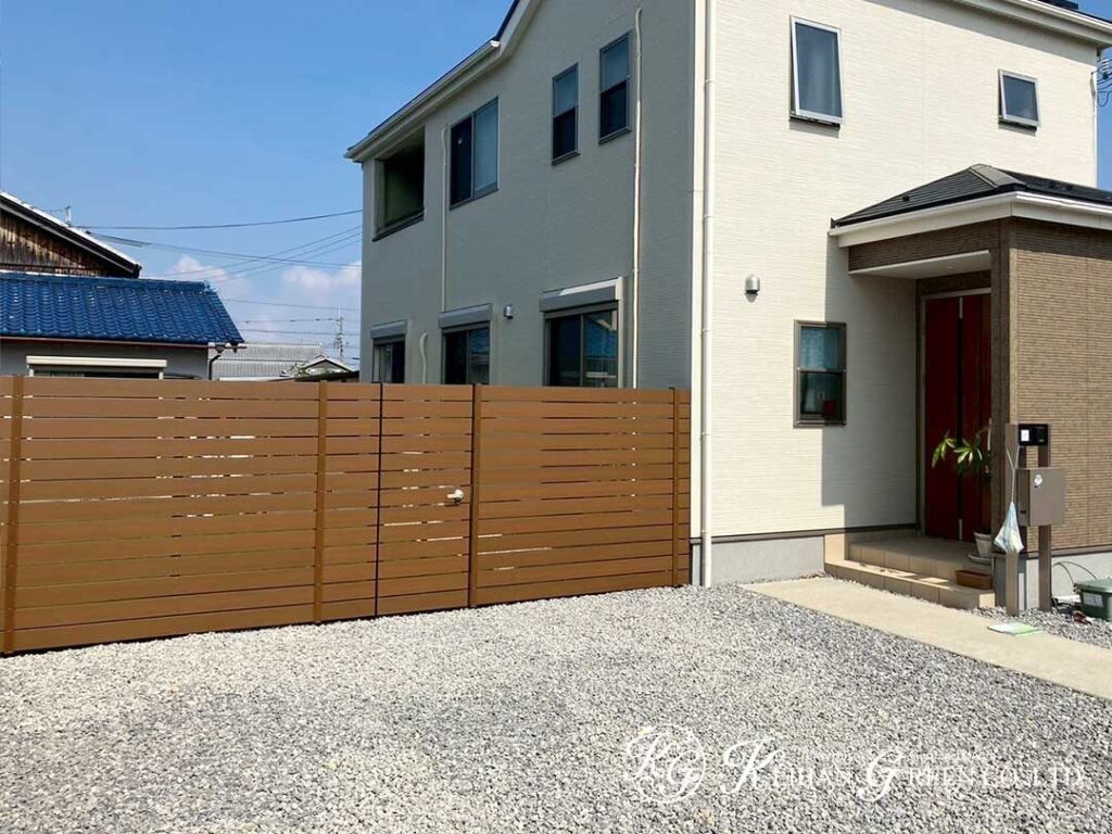 走れる人工芝とくつろぎデッキで、“お庭時間”が毎日の楽しみに　近江八幡市