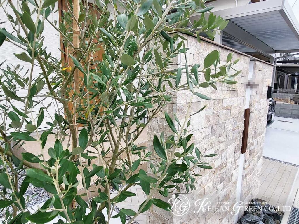 石貼り門袖が主役の新築外構コーディネート　彦根市