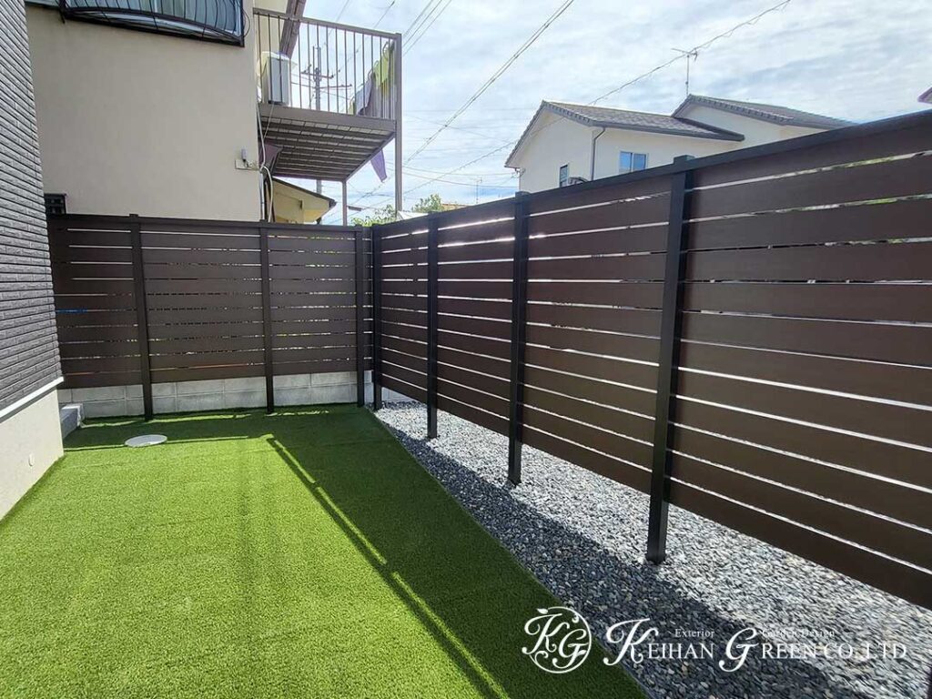 ツートンのカーポートが主役を引き立てる、すっきり外構　野洲市