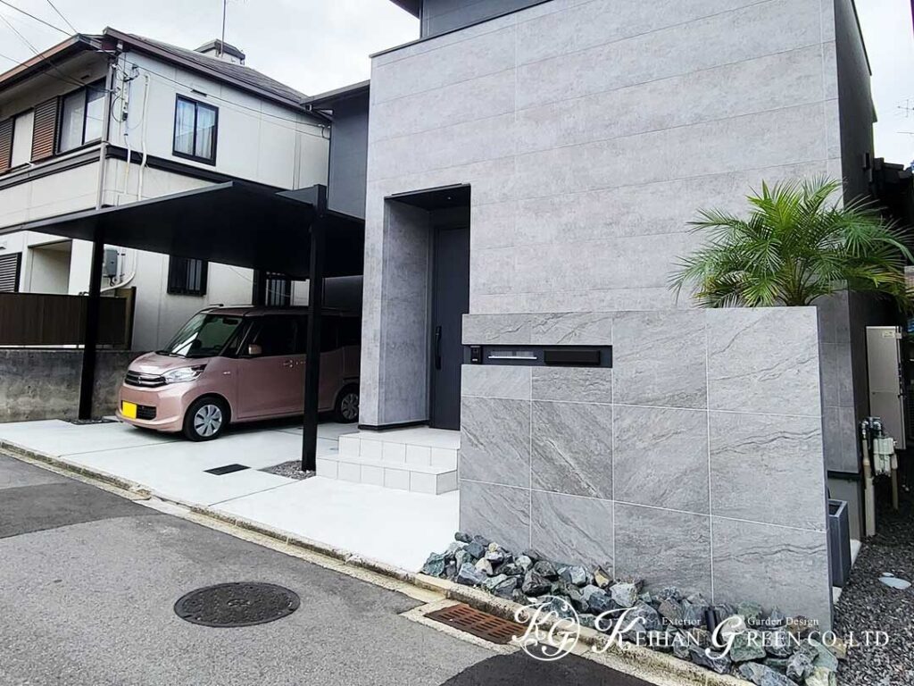 グレーとブラックで描く、端正なファサード　京都市