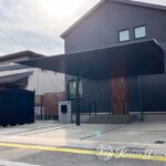 昼も夜も美しく映える、ダスクグレーの梁延長カーポート　近江八幡市