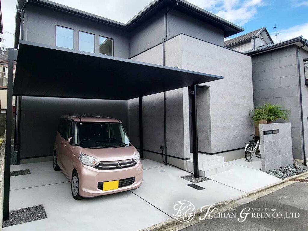 グレーとブラックで描く、端正なファサード　京都市