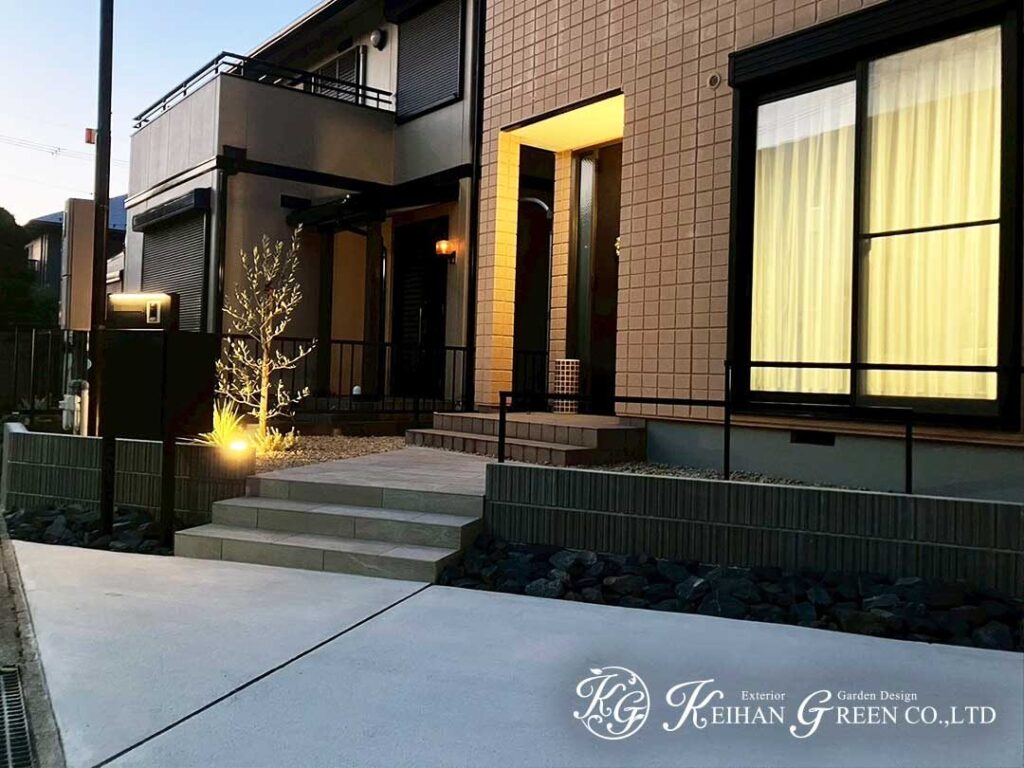 外構リフォームで実現した、開放的な玄関アプローチ　野洲市