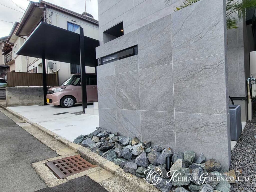 グレーとブラックで描く、端正なファサード　京都市