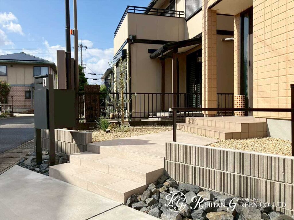 外構リフォームで実現した、開放的な玄関アプローチ　野洲市