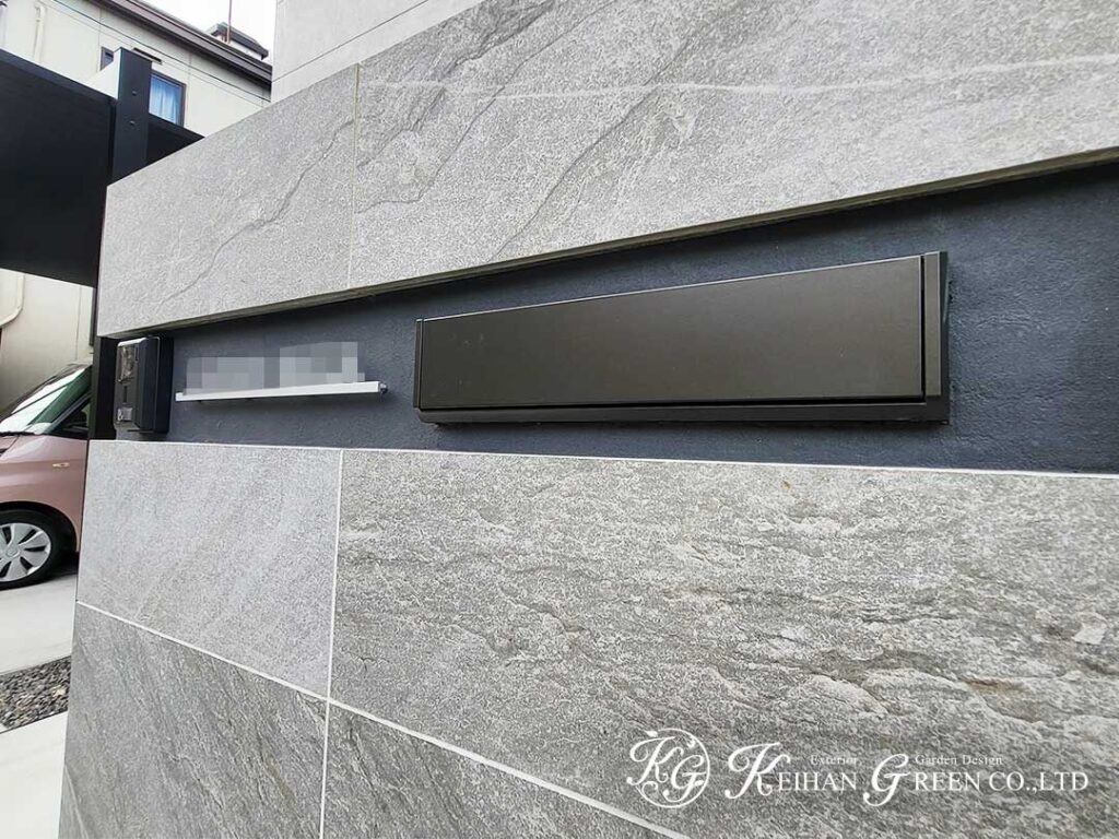 グレーとブラックで描く、端正なファサード　京都市