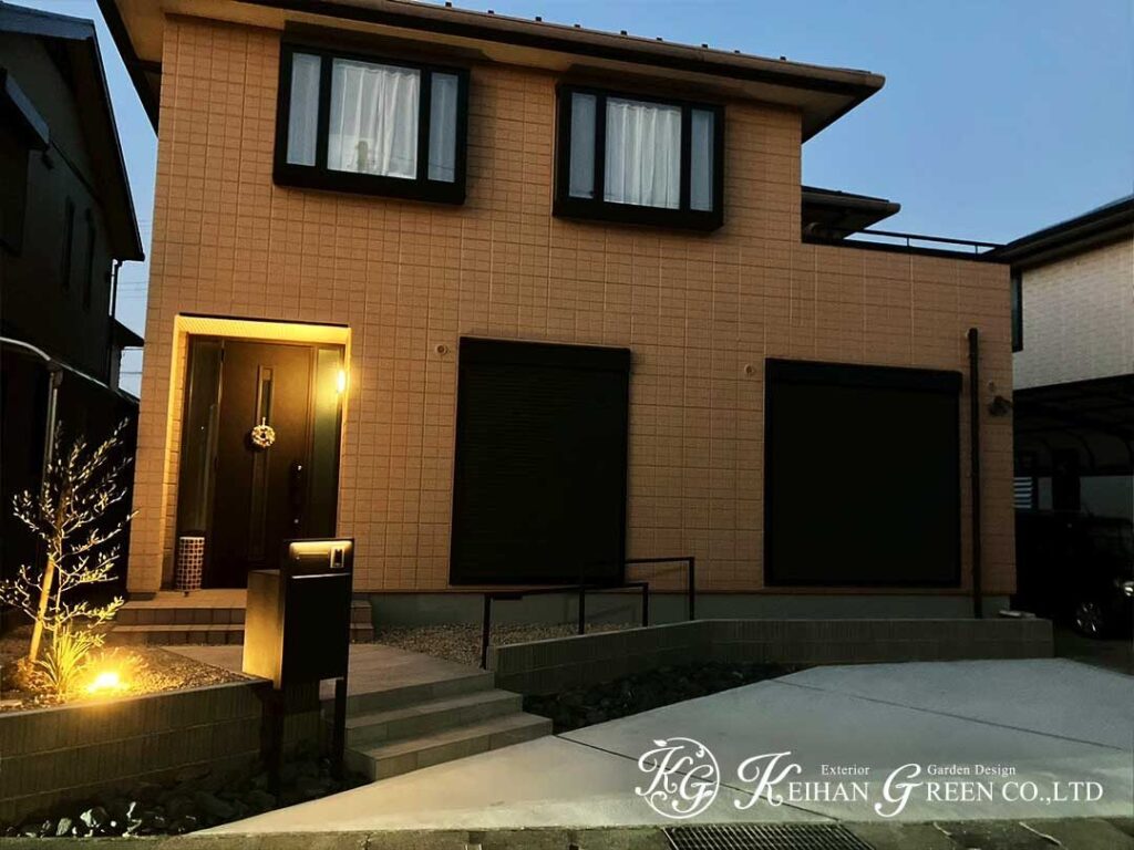 外構リフォームで実現した、開放的な玄関アプローチ　野洲市