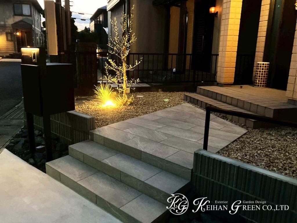 外構リフォームで実現した、開放的な玄関アプローチ　野洲市