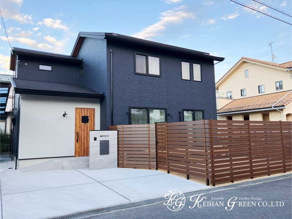 目隠しも動線も、すっきりまとめた新築外構　守山市