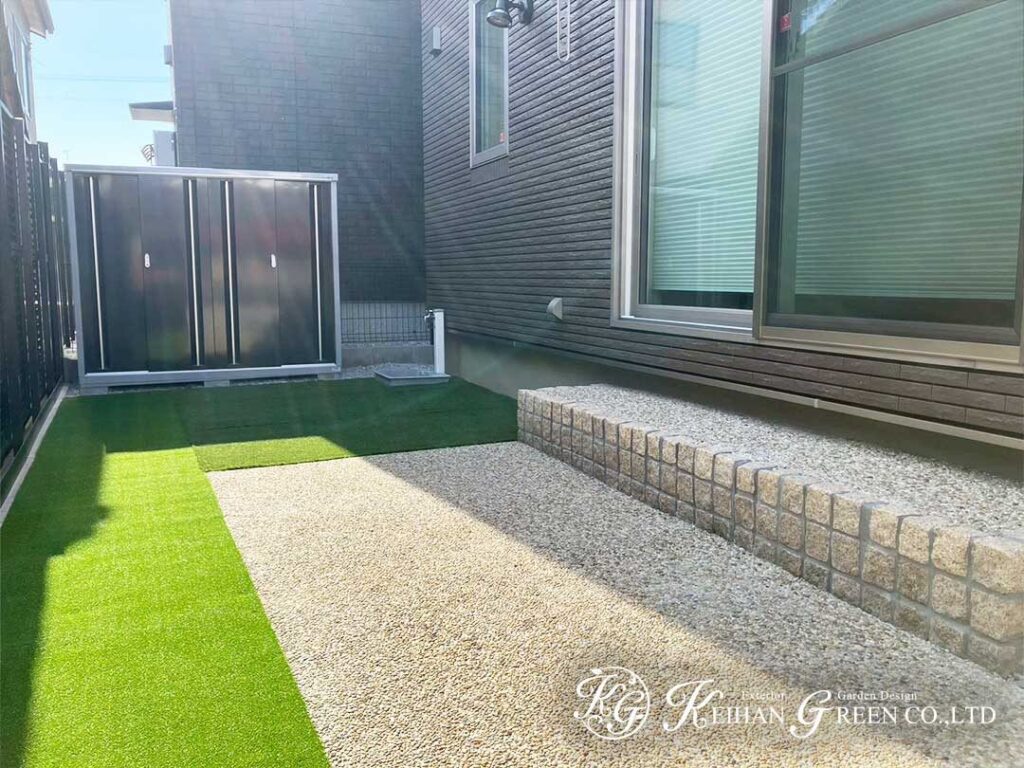 白とグレーでまとめたシンプルモダンな門まわり　大津市