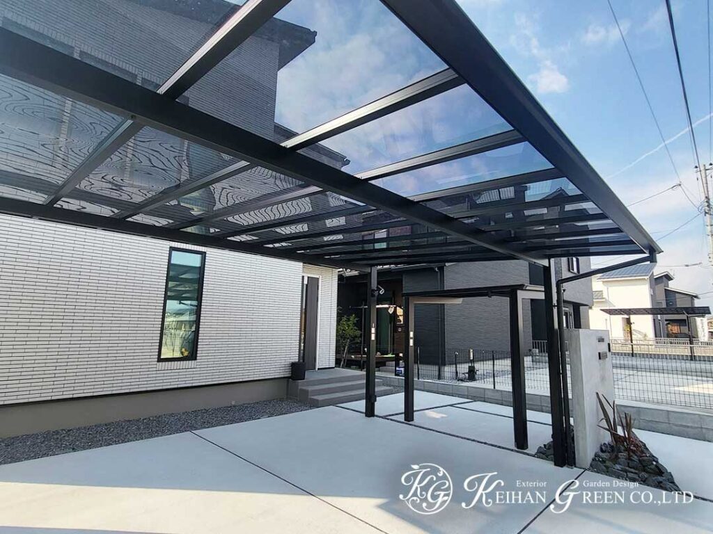 直線美が際立つシンプルファサード　近江八幡市