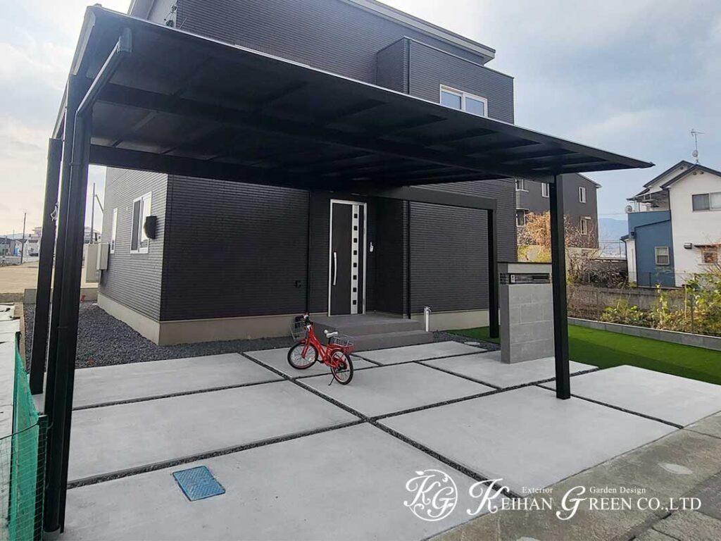 黒×グレーでまとめた、すっきりモダンなオープン外構　大津市