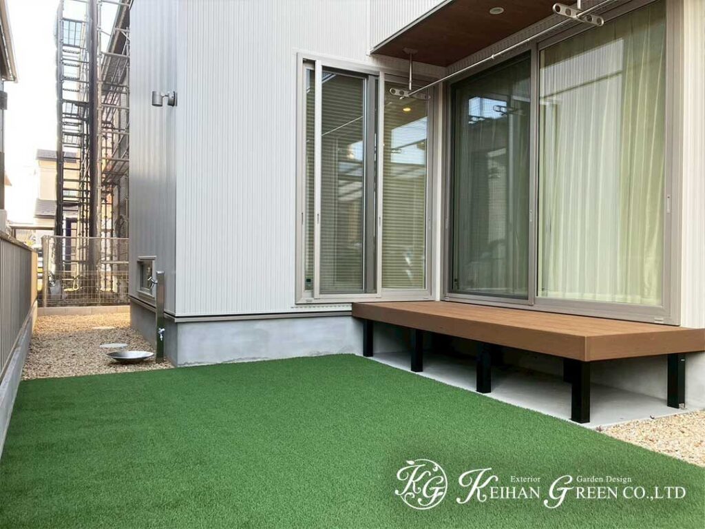 白い外観に映える、軽やかシンプル外構　近江八幡市