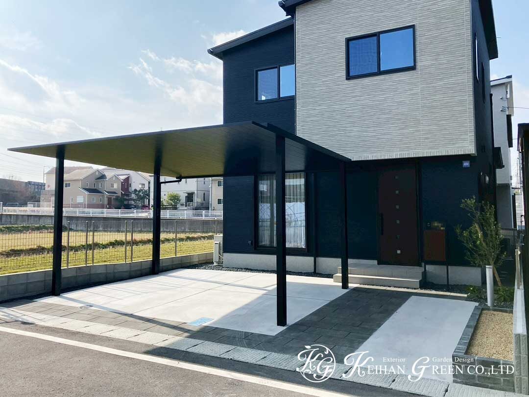 直線が映える、ブラック基調のオープン外構　大津市