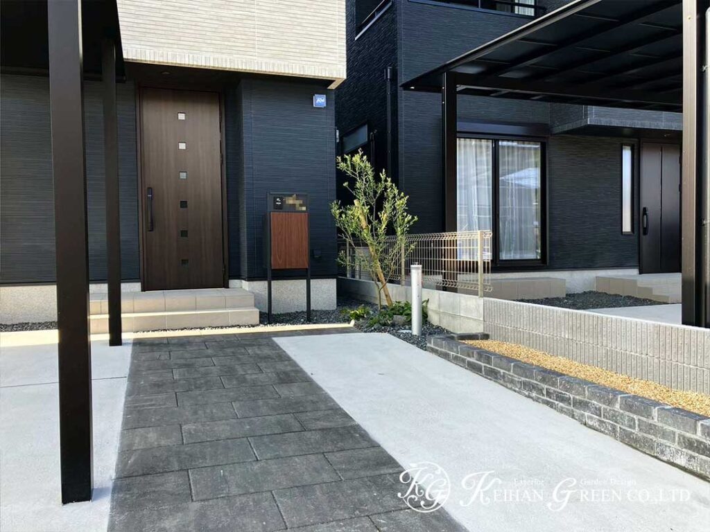 直線が映える、ブラック基調のオープン外構　大津市