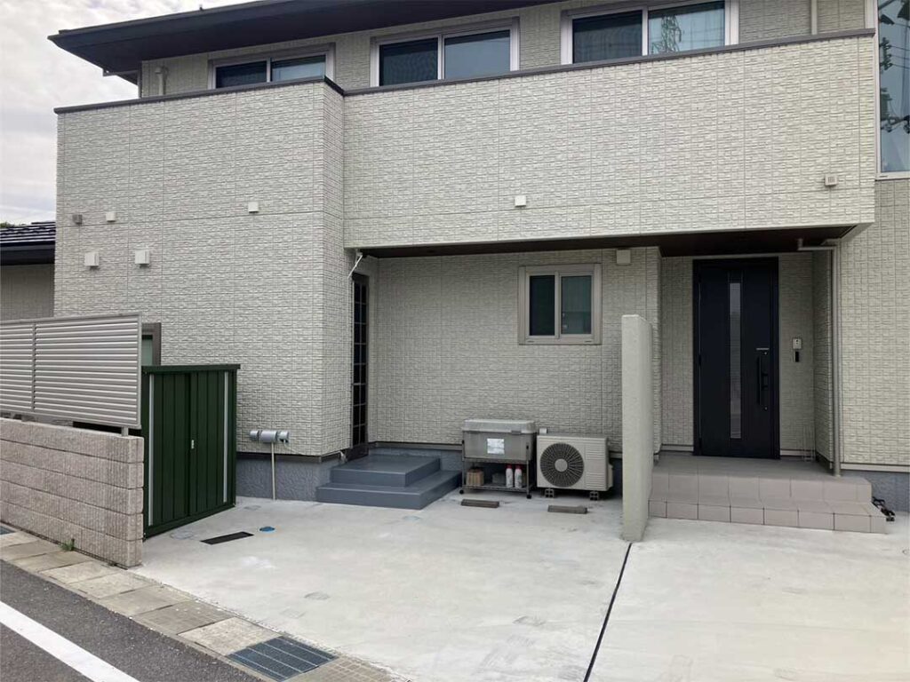 使い方に寄り添って再構築したファサード　彦根市